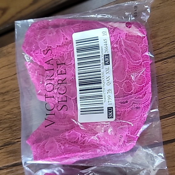 Victoria's secret shine strap bombshell Brazilian crotchless panty - Picture 8 of 8